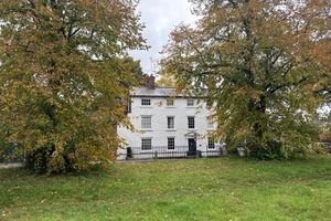 Highwayman-Higgins-House-in-Cheshire-East-England.jpg